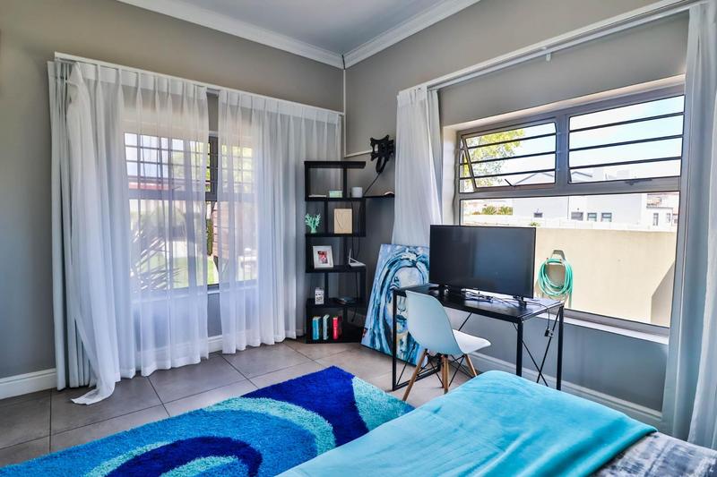 5 Bedroom Property for Sale in Myburgh Park Western Cape